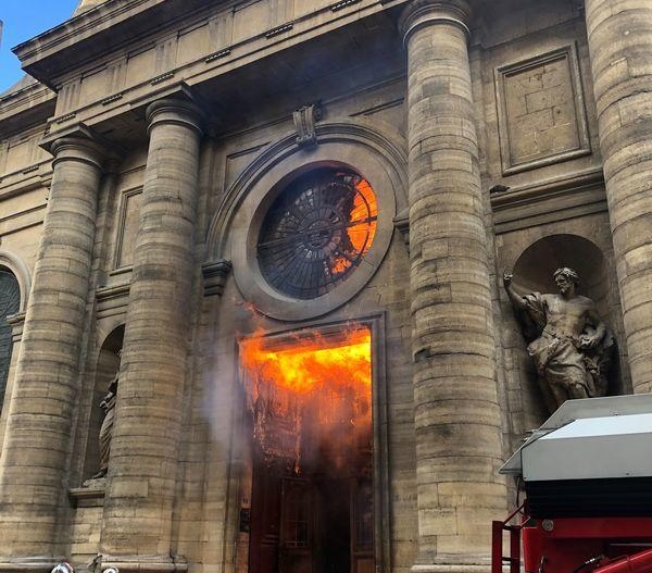 brennende-Kirche.jpg