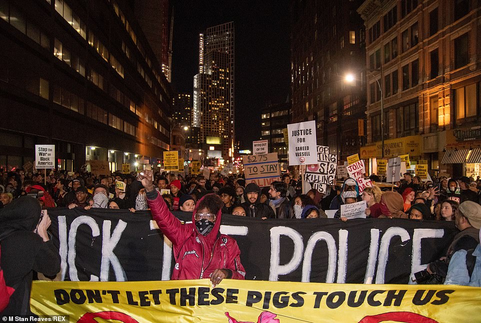 20501762-7641627-About_a_thousand_protesters_gathered_in_Downtown_Brooklyn_Friday-a-1_1572676231231.jpg
