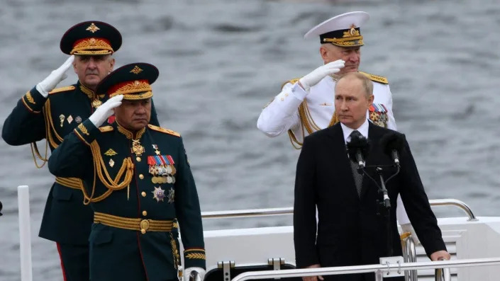 The Belgorod submarine was delivered to the Russian Navy in July as part of Russian President Vladimir Putin’s (foreground, right) top-secret program that aims to develop and operate a series of a new class of super weapons. <span class=copyright>Getty Images</span>