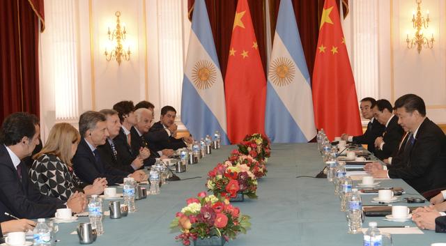 FILE PHOTO: Argentina's President Mauricio Macri (3rd L) and his Chinese counterpart Xi Jinping (R) take part in a meeting during the Nuclear Security Summit in Washington April 1, 2016.  Argentine Presidency/Handout via Reuters ATTENTION EDITORS - THIS IMAGE WAS PROVIDED BY A THIRD PARTY. NO RESALES. NO ARCHIVE.