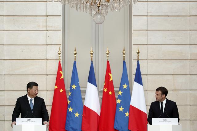 French President Emmanuel Macron and Chinese President Xi Jinping hold a news conference after a meeting at the Elysee Palace in Paris, France March 25, 2019. Yoan Valat/Pool via REUTERS