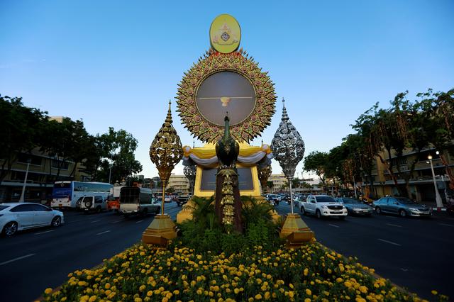A billboard shows Thai King Maha Vajiralongkorn's regalia to be used during his  three-day coronation ceremony in Bangkok, Thailand April 30, 2019. Picture taken April 30, 2019. REUTERS/Soe Zeya Tun