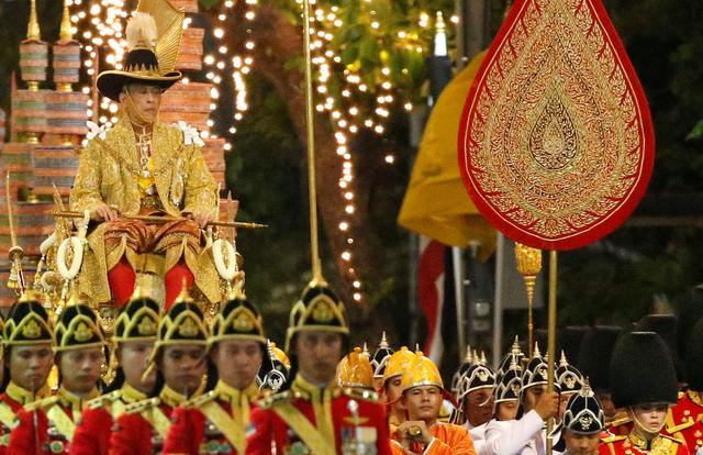 Thailand's newly crowned King Maha Vajiralongkorn and Queen Suthida are seen during the coronation procession, in Bangkok, Thailand May 5, 2019. REUTERS/Soe Zeya Tun