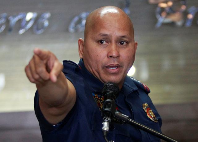FILE PHOTO:  Philippine National Police (PNP) Director General Ronald Dela Rosa gestures during a news conference at the PNP headquarters in Quezon city, Metro Manila, Philippines January 23, 2017. REUTERS/Czar Dancel