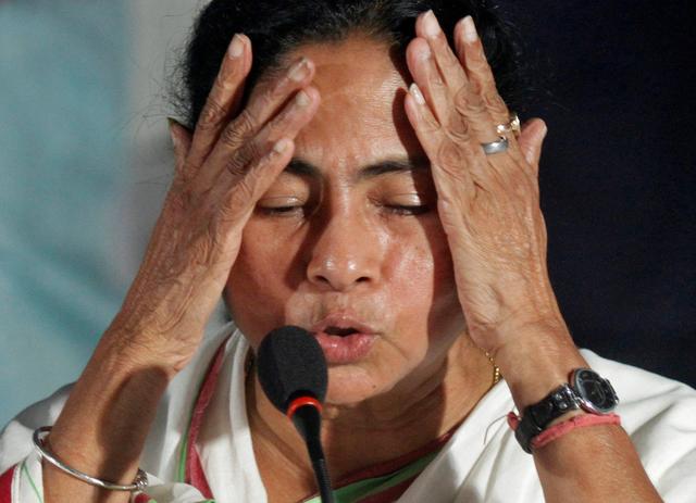 FILE PHOTO - Mamata Banerjee, the Chief Minister of West Bengal and chief of Trinamool Congress (TMC), gestures during a news conference after a meeting of TMC in Kolkata, India September 18, 2012. REUTERS/Rupak De Chowdhuri/File Photo