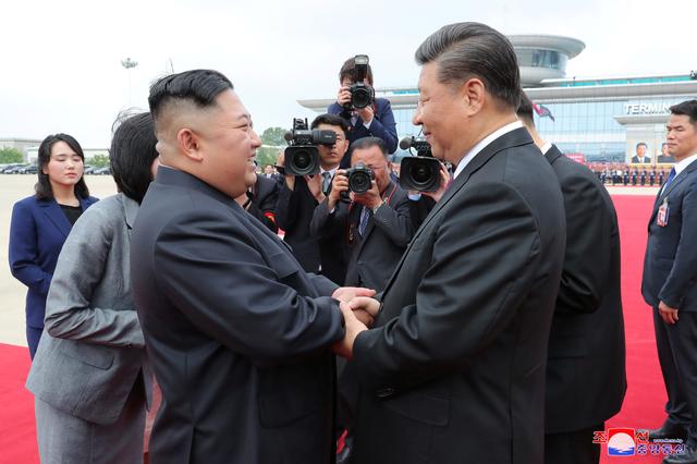 North Korean leader Kim Jong Un shakes hands with Chinese President Xi Jinping during Xi's visit in Pyongyang, North Korea, in this picture released by by North Korea's Korean Central News Agency (KCNA) on June 21, 2019.    KCNA via REUTERS    