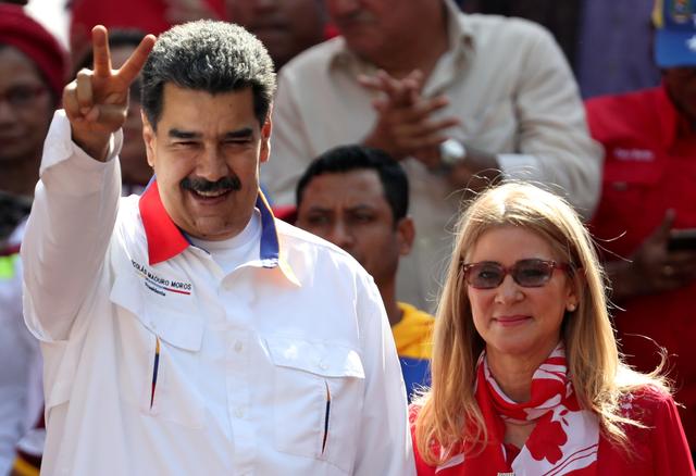 FILE PHOTO: Venezuela's President Nicolas Maduro greets people next to his wife Cilia Flores during a rally in support of the government in Caracas, Venezuela May 20, 2019. REUTERS/Ivan Alvarado/File Photo