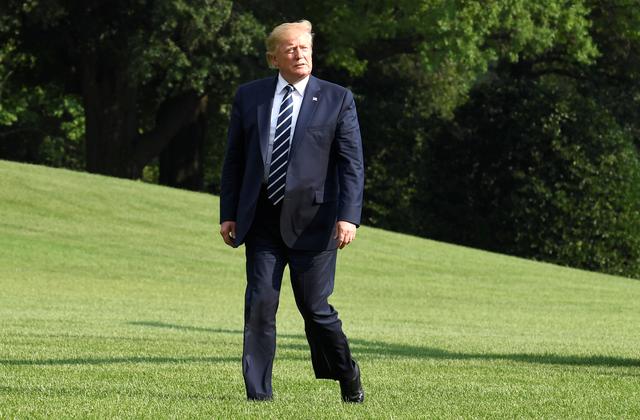 U.S. President Donald Trump returns to the White House, Washington, U.S., after a weekend at his golf club in Bedminster, New Jersey, July 21, 2019.            REUTERS/Mike Theiler