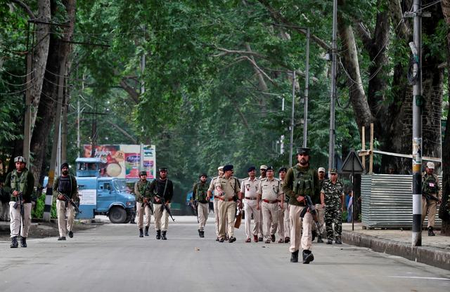 Indian security force personnel patrol a road during restrictions after the government scrapped the special constitutional status for Kashmir, in Srinagar August 15, 2019. REUTERS/Danish Ismail