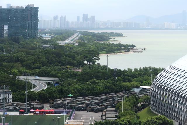 FILE PHOTO:Chinese paramilitary vehicles are parked at the Shenzhen Bay Sports Center in Shenzhen near the border with Hong Kong, China August 18, 2019. REUTERS/Martin Pollard