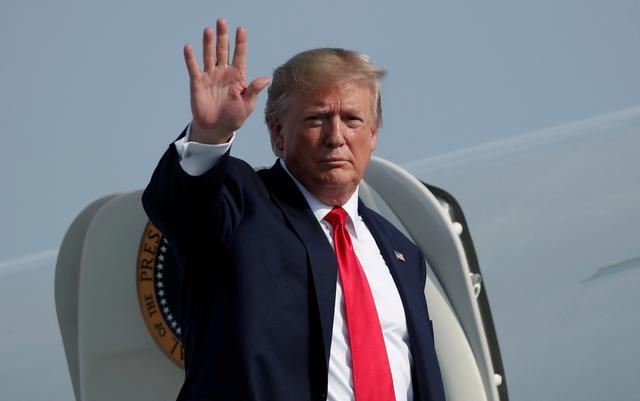 FILE PHOTO: U.S. President Donald Trump waves as he boards Air Force One upon departure after the G7 summit in Biarritz, France, August 26, 2019. REUTERS/Carlos Barria/File Photo