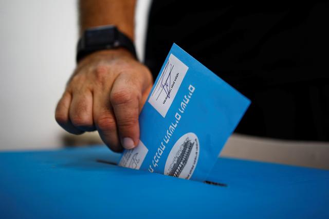 A man casts his vote in a ballot box during Israel's parliamentary election, at a polling station in Tel Aviv, Israel September 17, 2019. REUTERS/Corinna Kern