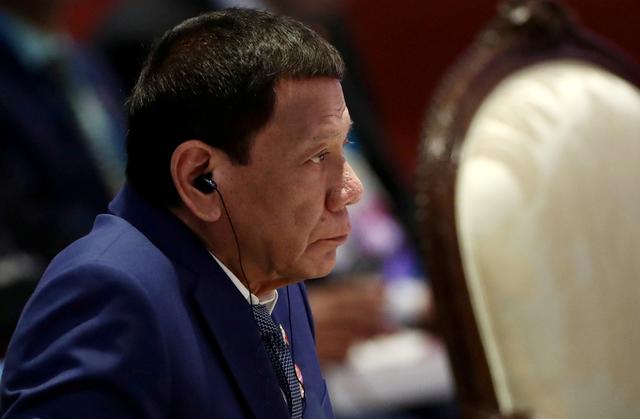 FILE PHOTO: Philippine President Rodrigo Duterte at a regional summit in Bangkok, Thailand November 2, 2019. REUTERS/Athit Perawongmetha/File Photo