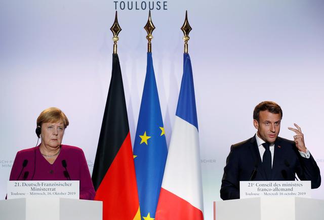 FILE PHOTO: French President Emmanuel Macron and German Chancellor Angela Merkel attend a news conference following a joint Franco-German cabinet meeting in Toulouse, France, October 16, 2019. REUTERS/Regis Duvignau/File Photo