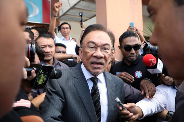 Malaysia's politician Anwar Ibrahim leaves People's Justice Party headquarters after a meeting in Petaling Jaya, Malaysia, February 24, 2020. REUTERS/Lim Huey Teng