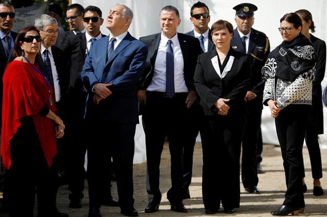 FILE PHOTO: Israeli Prime Minister Benjamin Netanyahu and Israeli Knesset Speaker Yuli Edelstein attend a ceremony marking the annual Israeli Holocaust Remembrance Day at the Yad Vashem World Holocaust Remembrance Center in Jerusalem, April 12, 2018. REUTERS/Amir Cohen/File Photo
