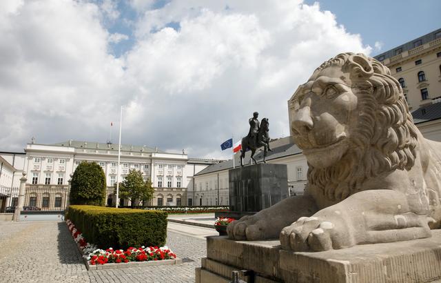 FILE PHOTO: The Presidential Palace is pictured in Warsaw, Poland, May 7, 2020. REUTERS/Kacper Pempel/File Photo