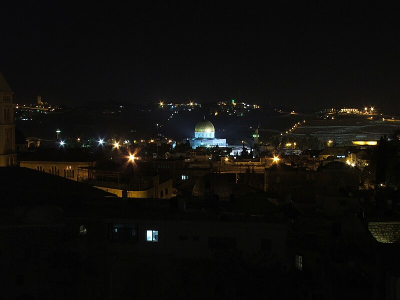 800px-Jerusalem_night_7088.JPG
