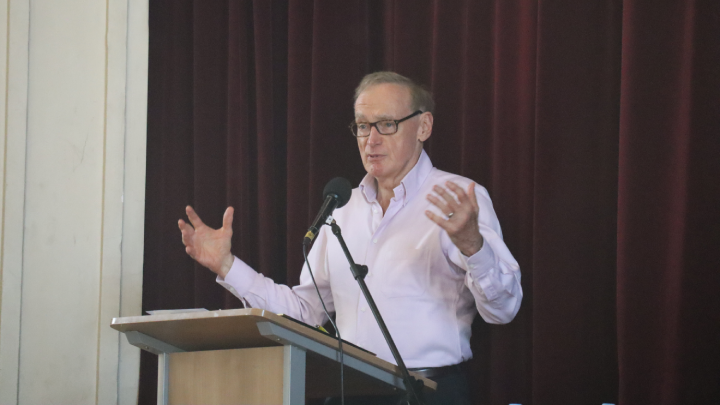 former-foreign-minister-bob-carr-suggests-intelligence-agencies-are-behind-china-panic-reporting-media.png