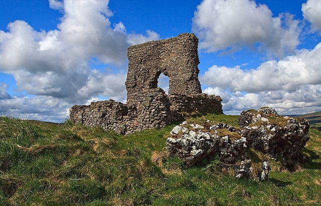 Dunnideer-Castle-Scotland-vitrified-fort.jpg